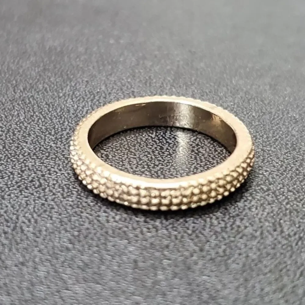 Gold tone textured ring - approx 5.25